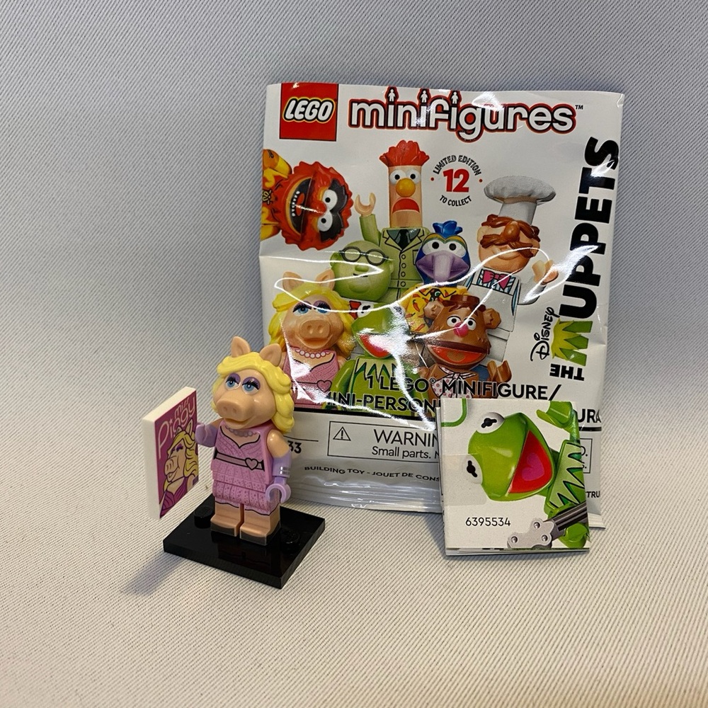 LEGO Muppets Miss Piggy Minifigure